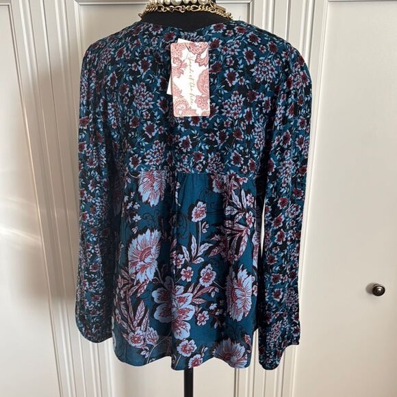 Band of the Free Long Sleeve Floral Blouse in Blue with Relaxed Style - Picture 4 of 6